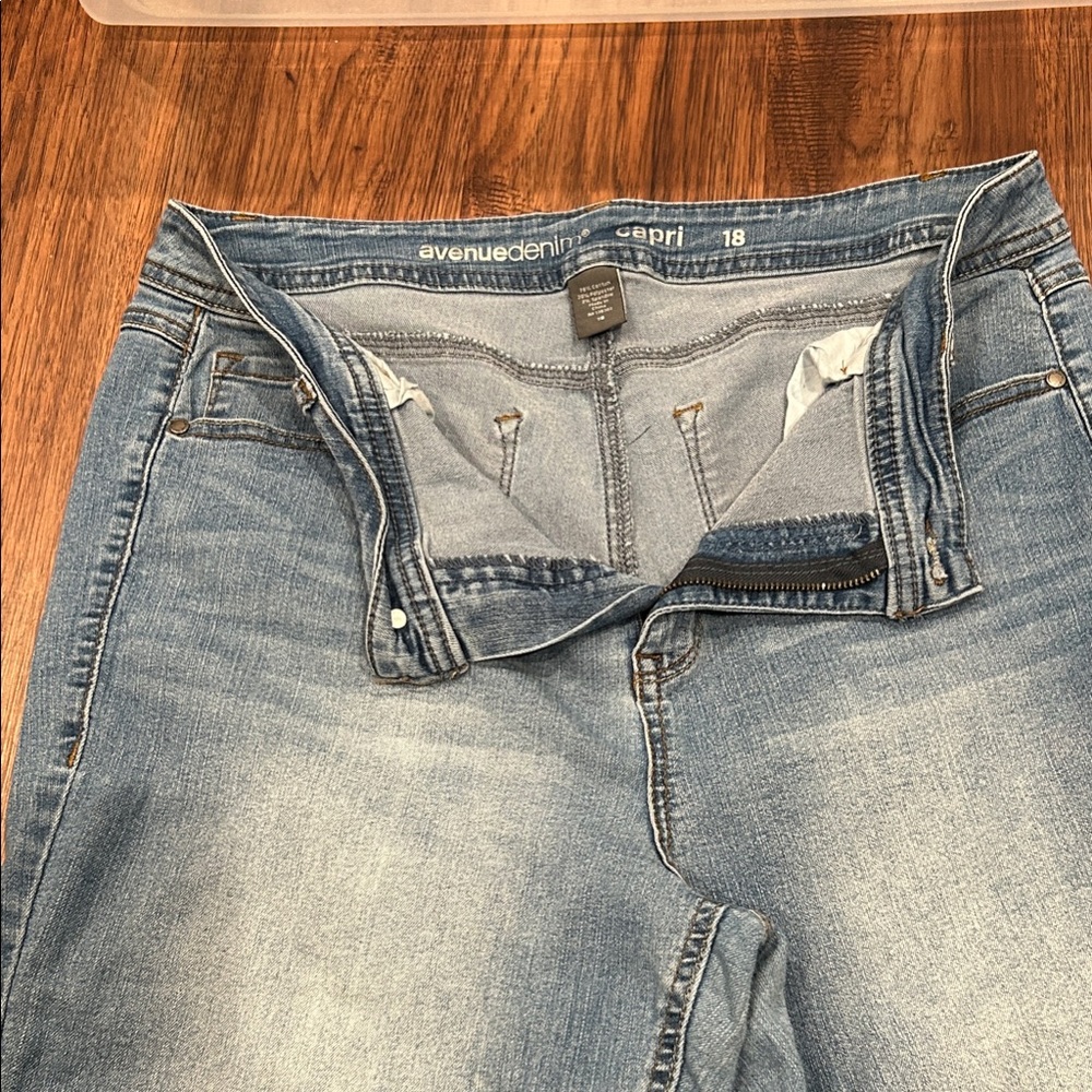 Lane Bryant avenuedenim Classic Blue Denim Capris